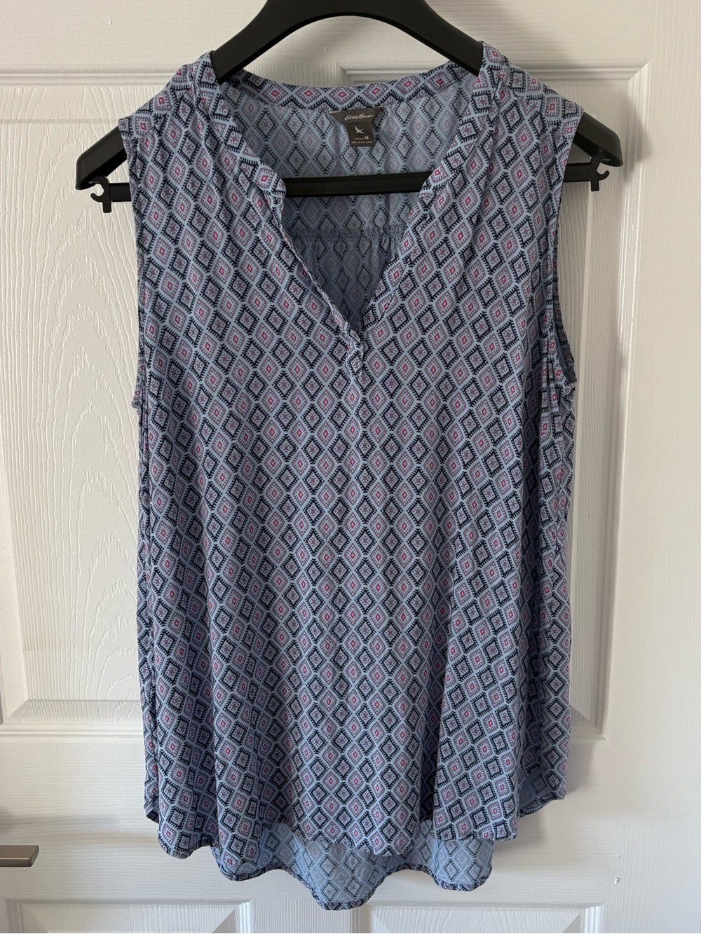 Eddie Bauer Blue Geometric Diamond Split V-Neck Sleeveless Blouse Tank M